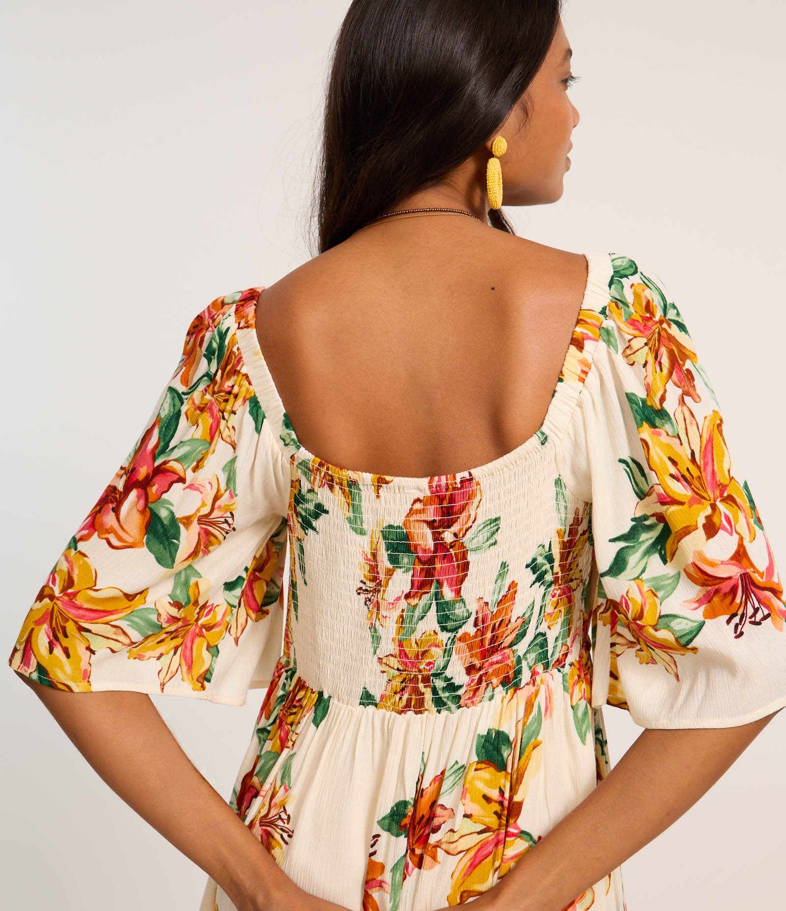 Vestido New Midi em Crepe com Lastex e Estampa Floral Bege 4