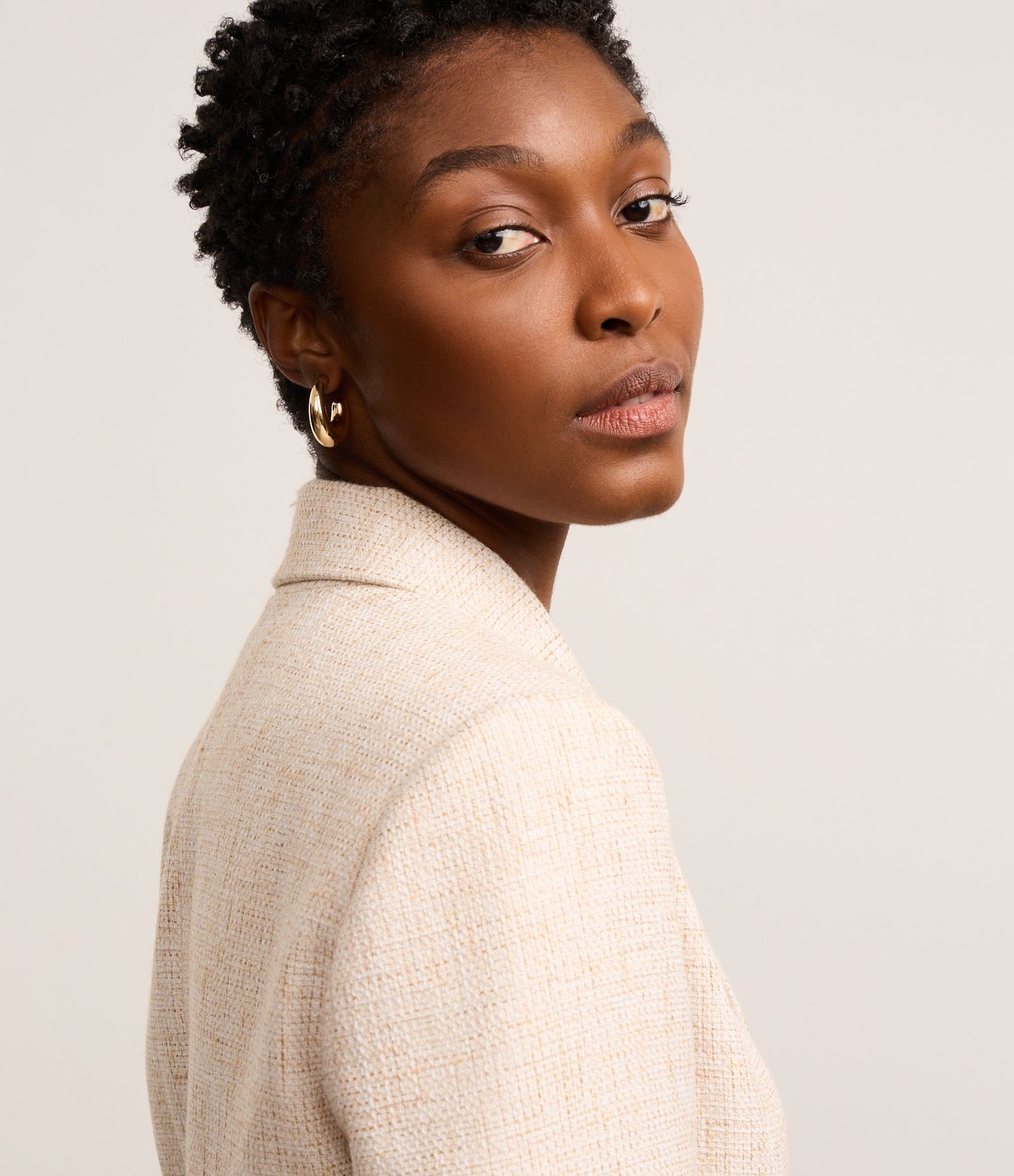 Blazer Oversized em Tweed com Botões Bege 6