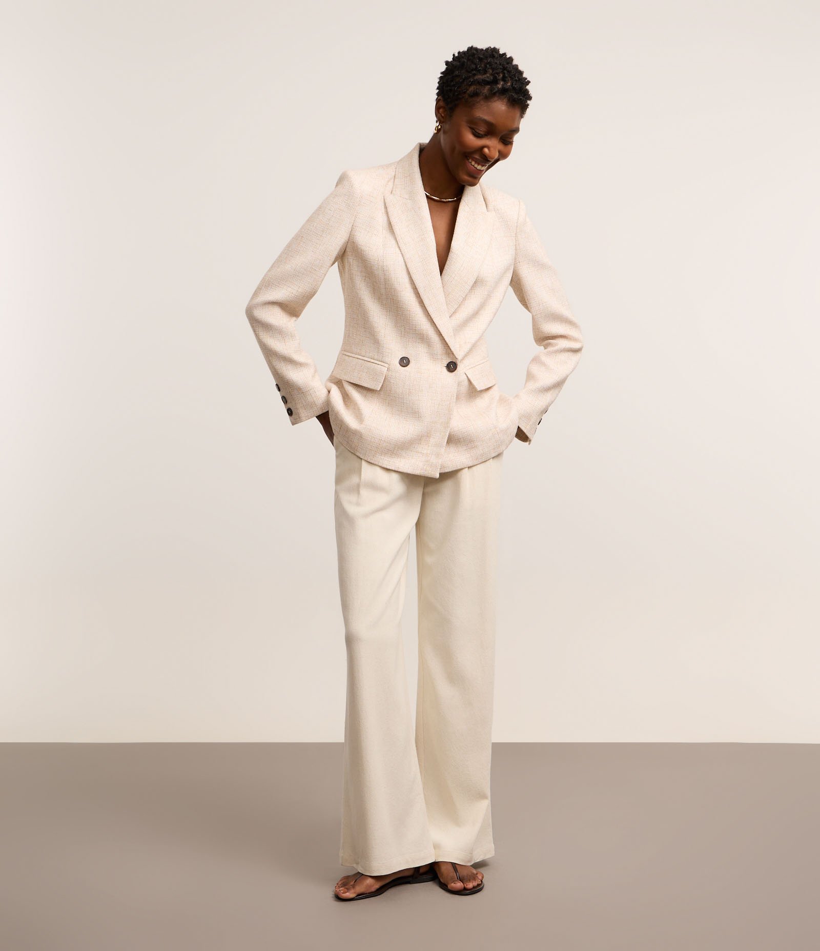 Blazer Oversized em Tweed com Botões Bege 4