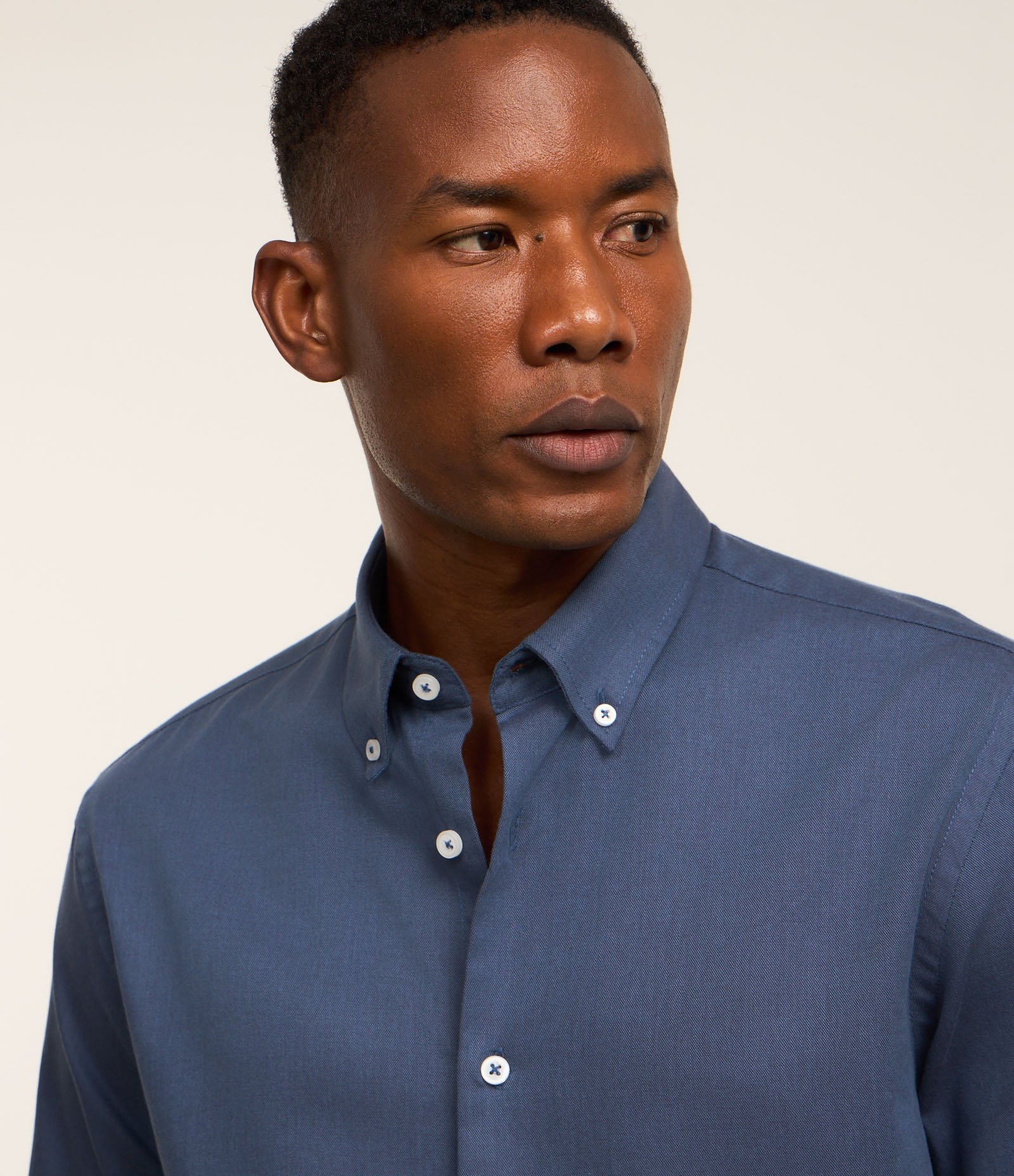 Camisa Regular Básica em Oxford 4