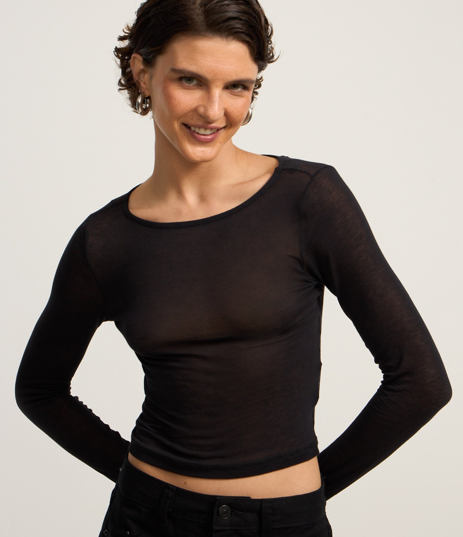 Blusa em Ribana com Decote Redondo e Manga Longa Preto 3