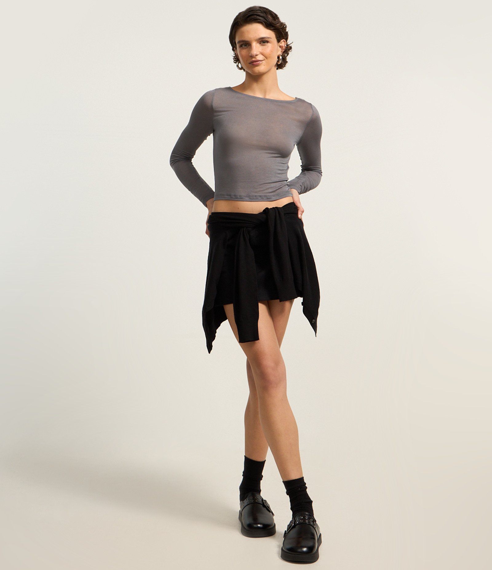 Blusa em Ribana com Decote Redondo e Manga Longa Cinza 2