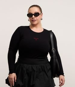 Blusa em Ribana com Estampa Bordada Amour Curve & Plus Size