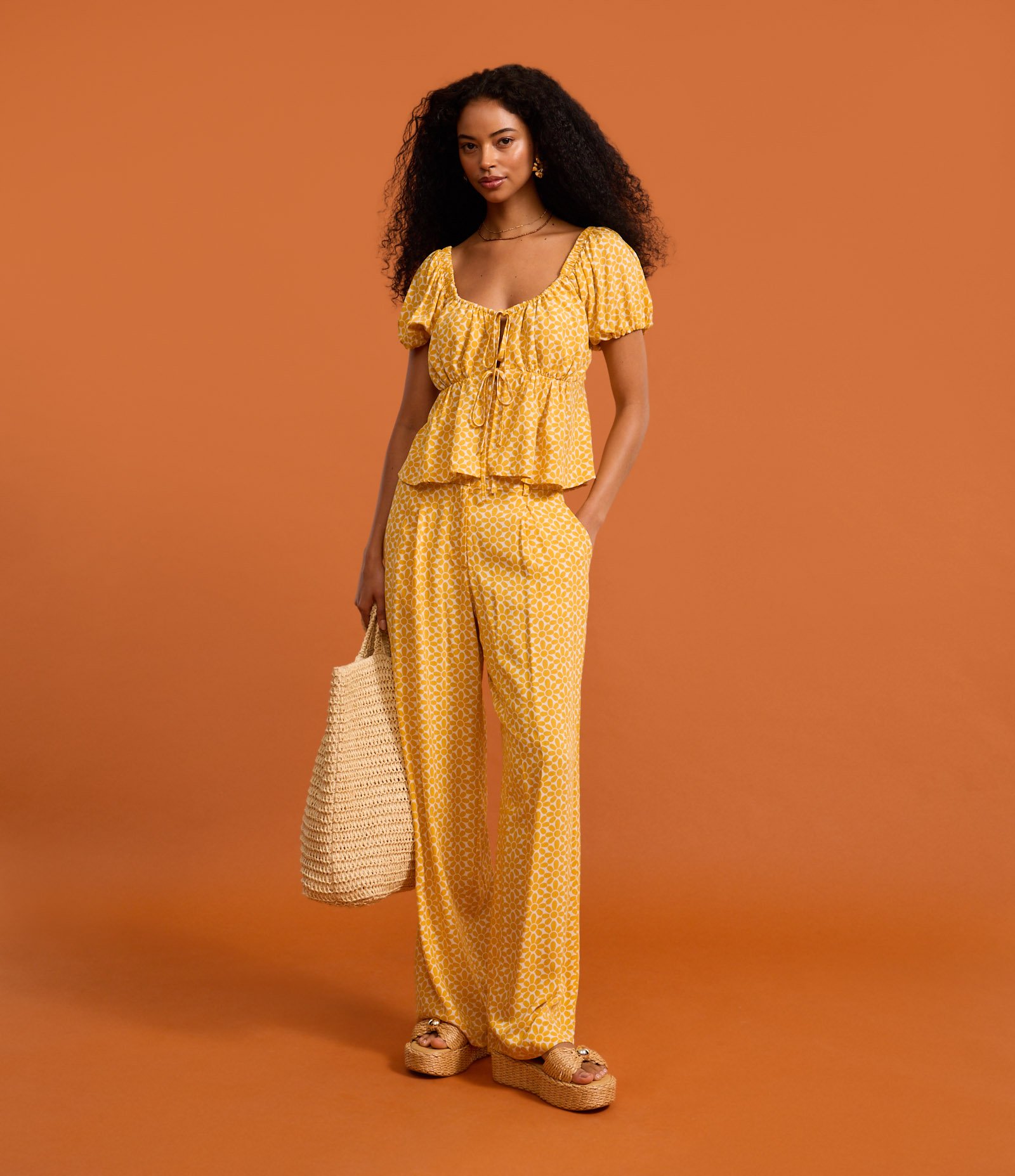 Calça Wide Leg em Viscose Twill com Cintura Alta Estampa Gravataria Amarelo 5