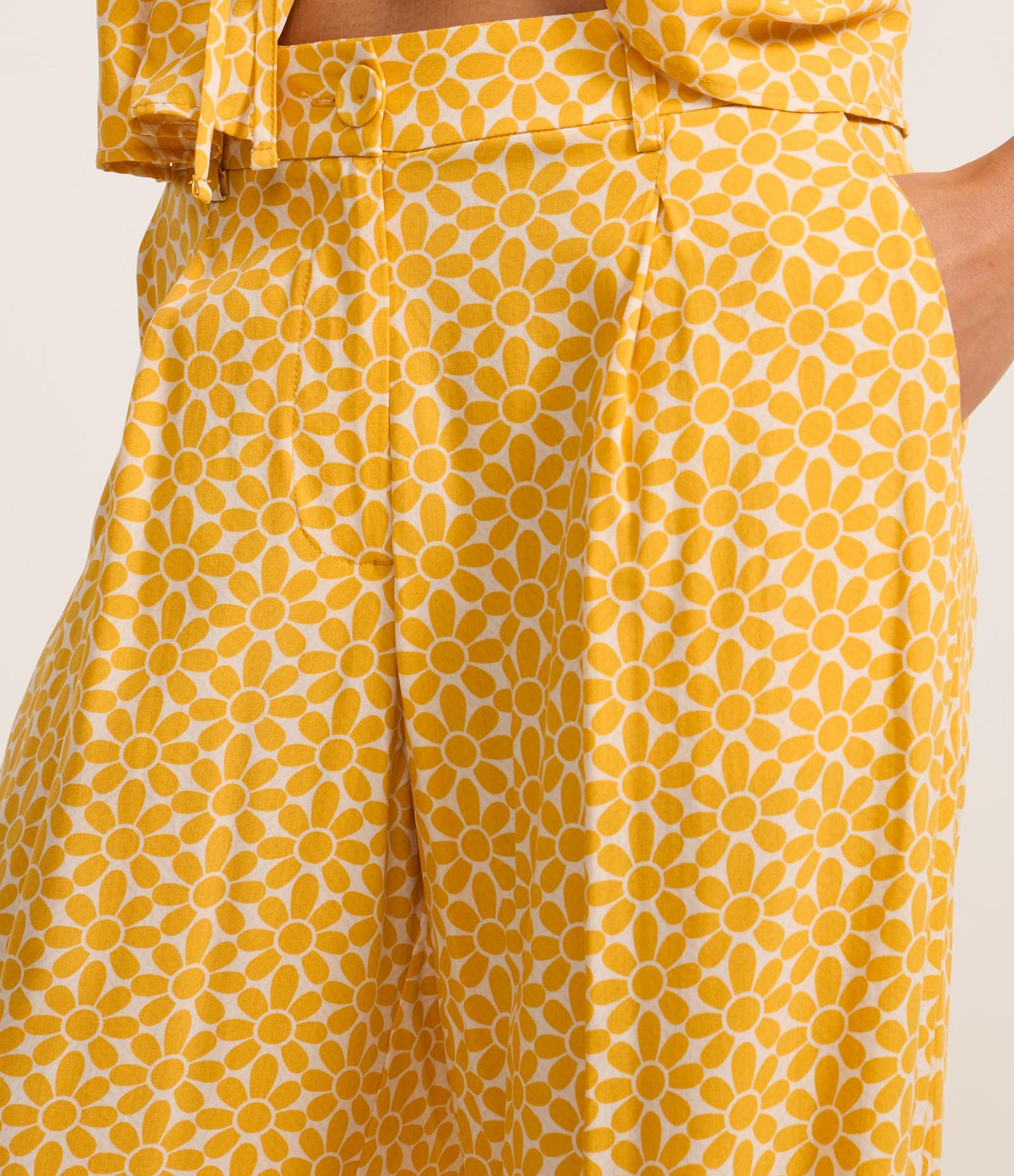 Calça Wide Leg em Viscose Twill com Cintura Alta Estampa Gravataria Amarelo 4