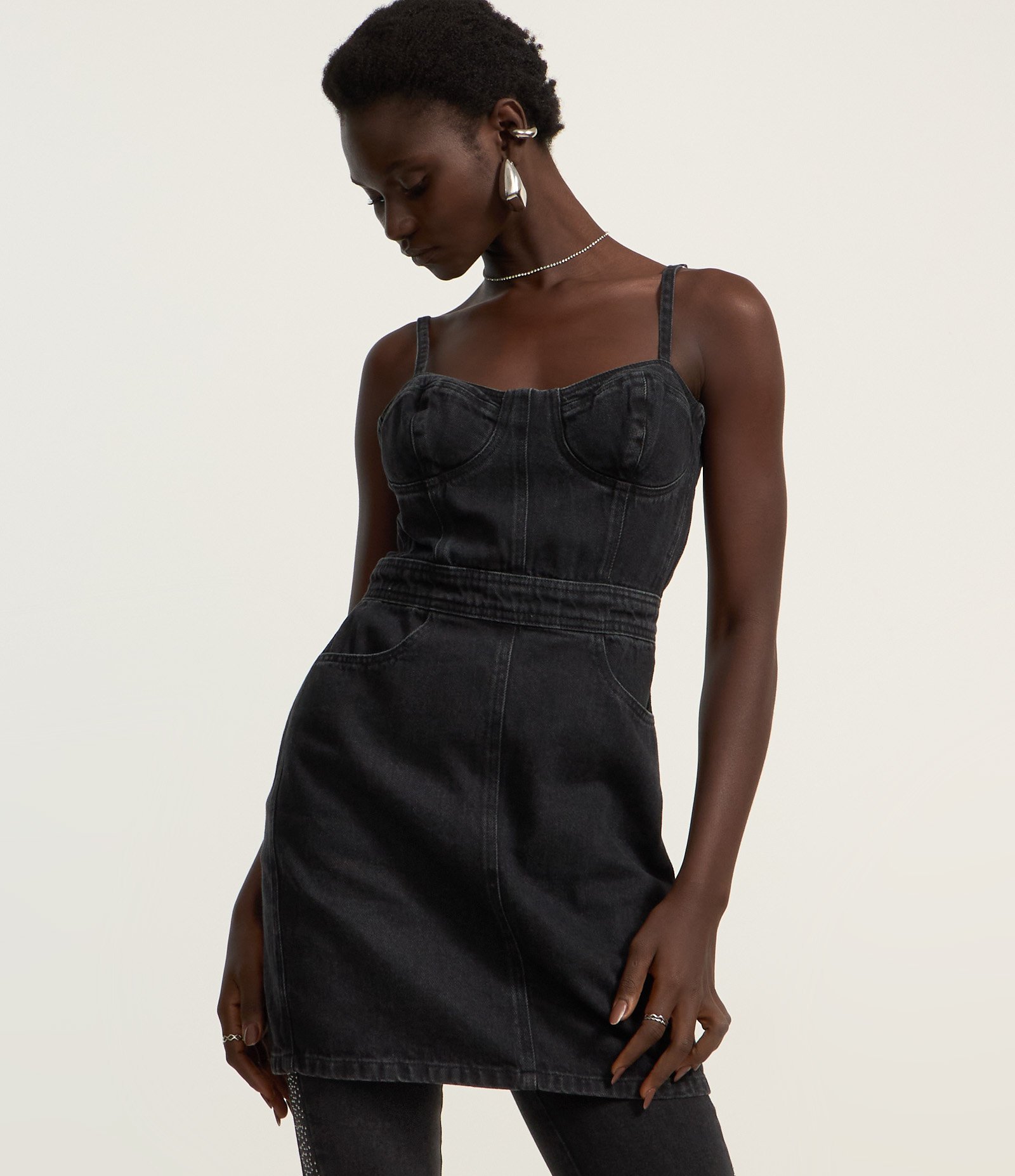 Vestido Curto em Jeans com Busto Corsetado e Zíper Preto 2