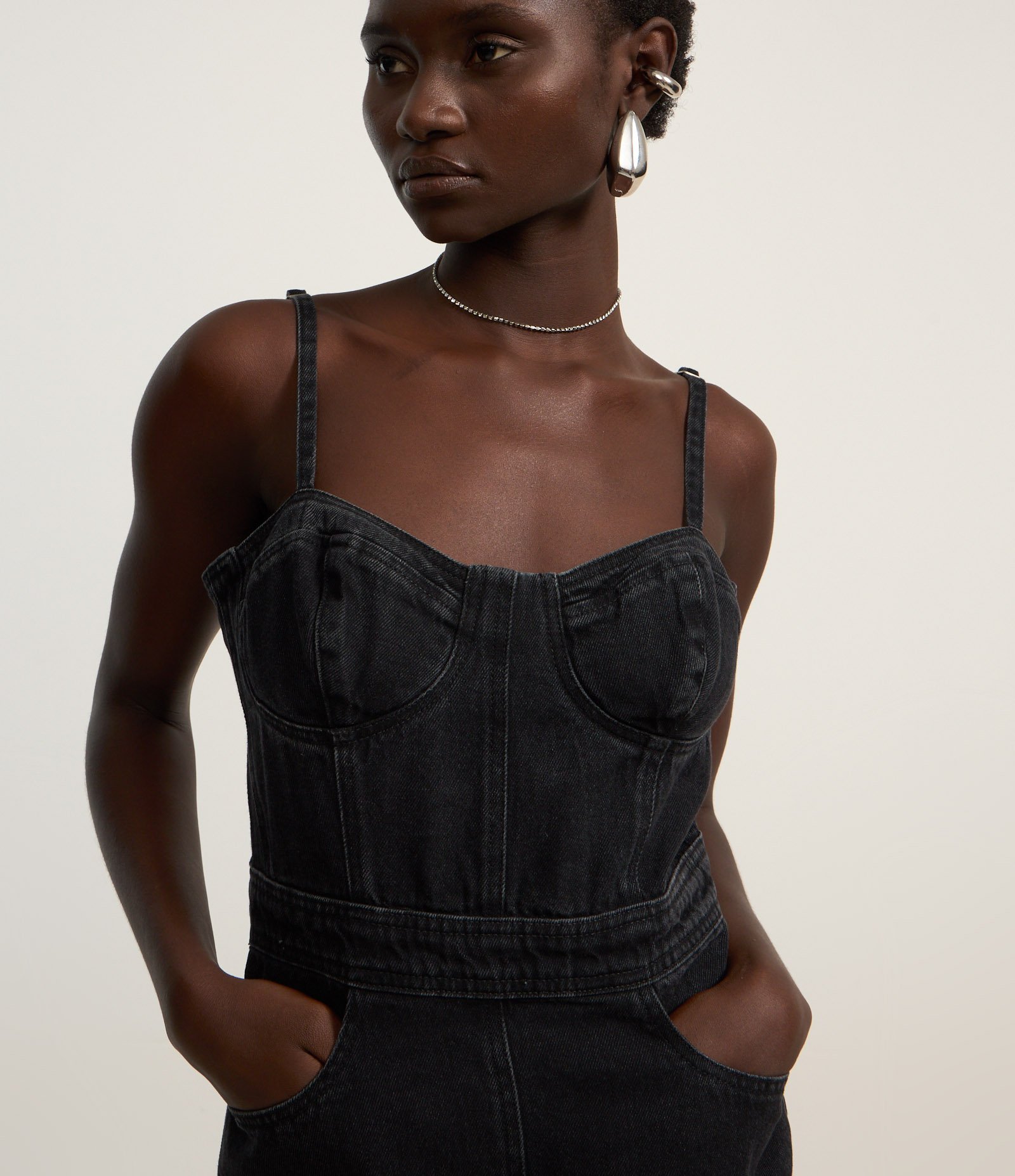 Vestido Curto em Jeans com Busto Corsetado e Zíper Preto 3