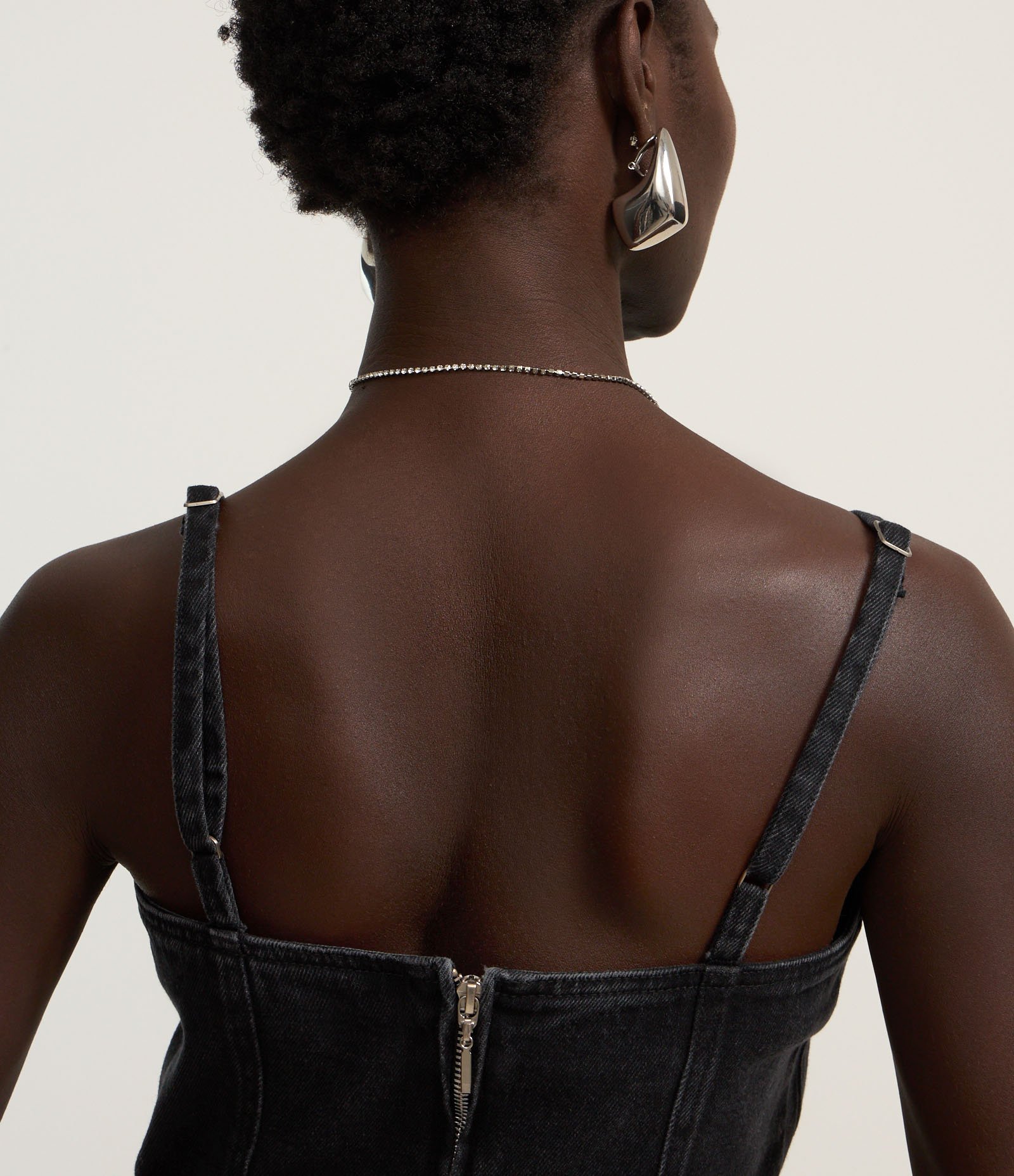 Vestido Curto em Jeans com Busto Corsetado e Zíper Preto 4