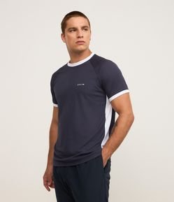 Camiseta Esportiva de Futebol em Tecnologia Dry em Recortes Contrastantes