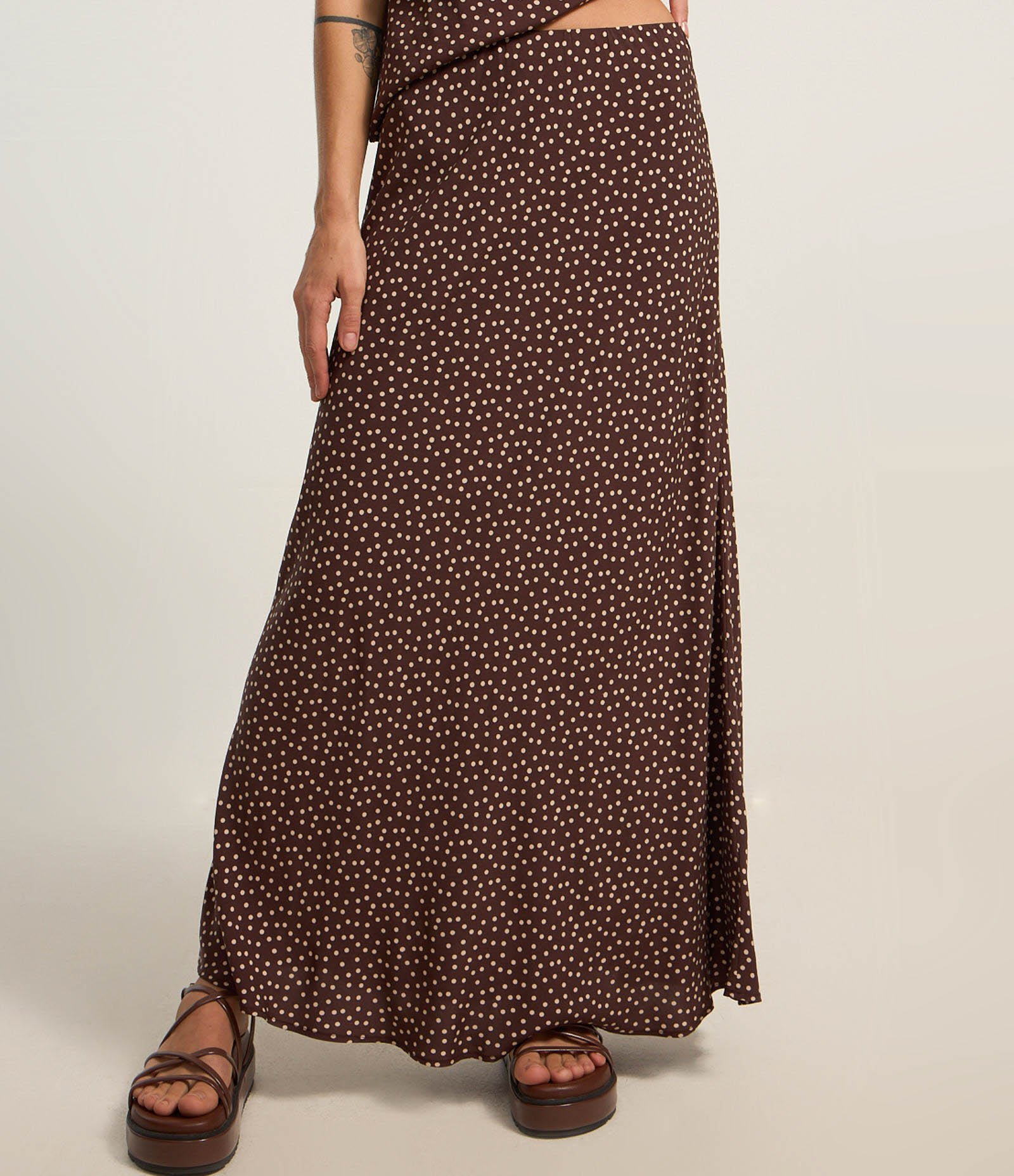 Saia Evasê Long Midi em Twill Poá Marrom 3