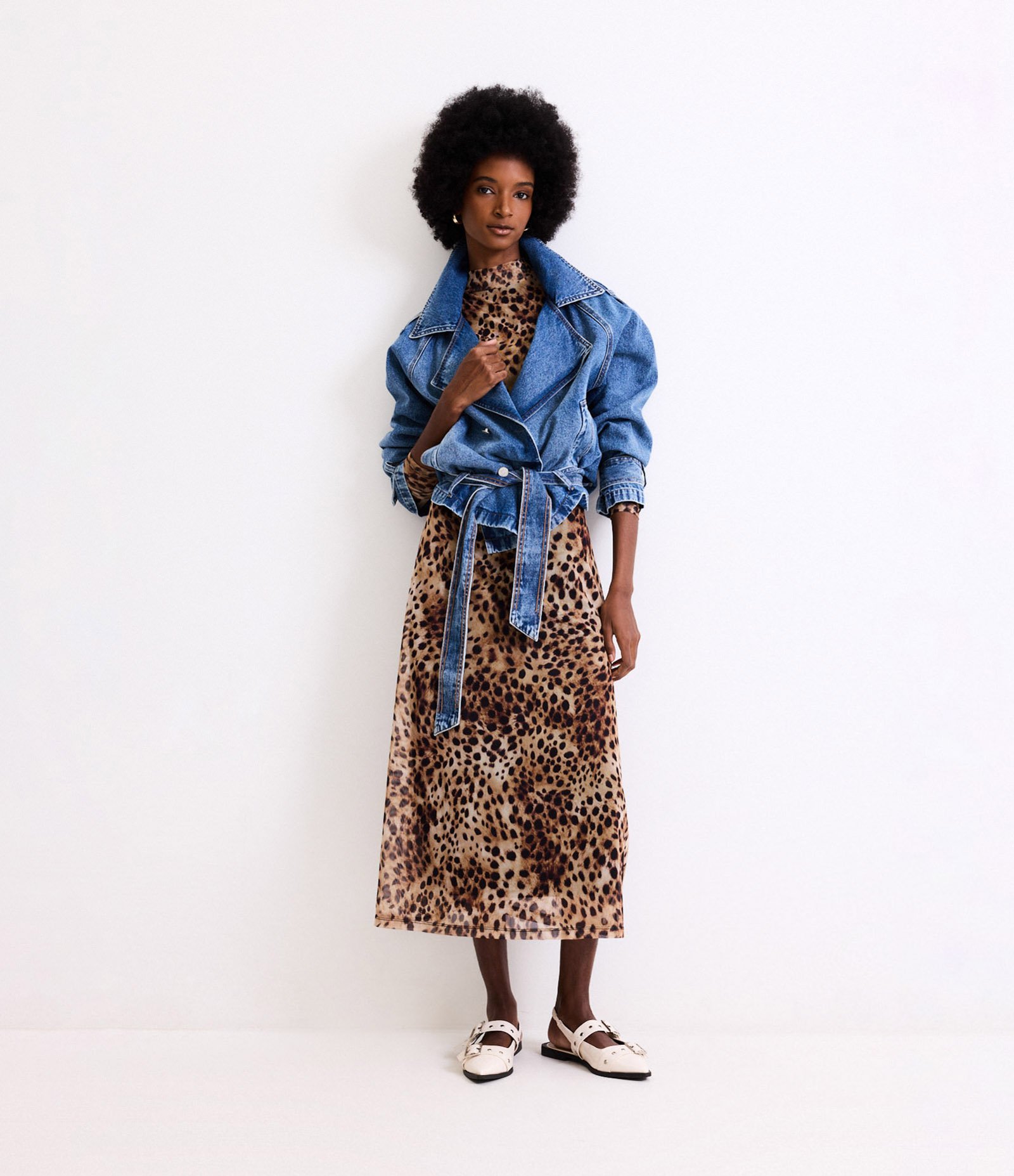 Jaqueta Trench Coat em Jeans com Botões e Amarração Azul 1