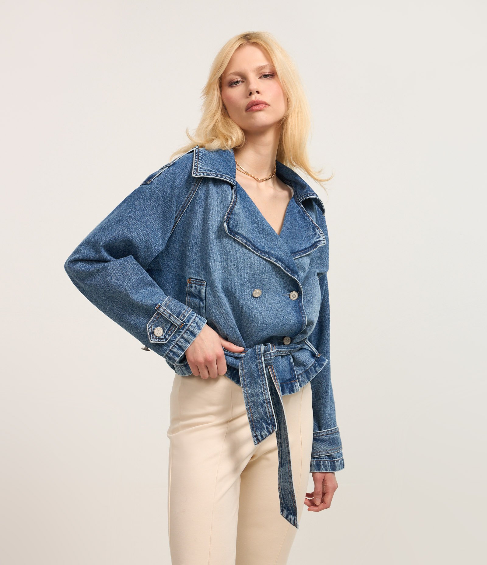 Jaqueta Trench Coat em Jeans com Botões e Amarração Azul 3
