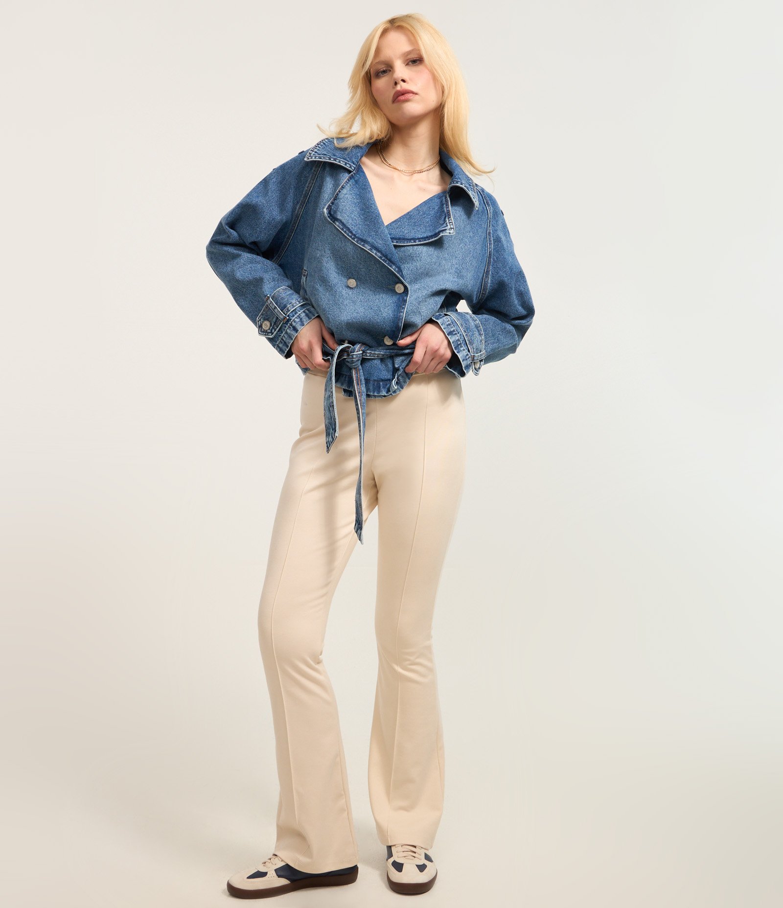 Jaqueta Trench Coat em Jeans com Botões e Amarração Azul 4