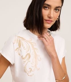 Blusa em Algodão com Estampa e Bordado Floral com Folhagem