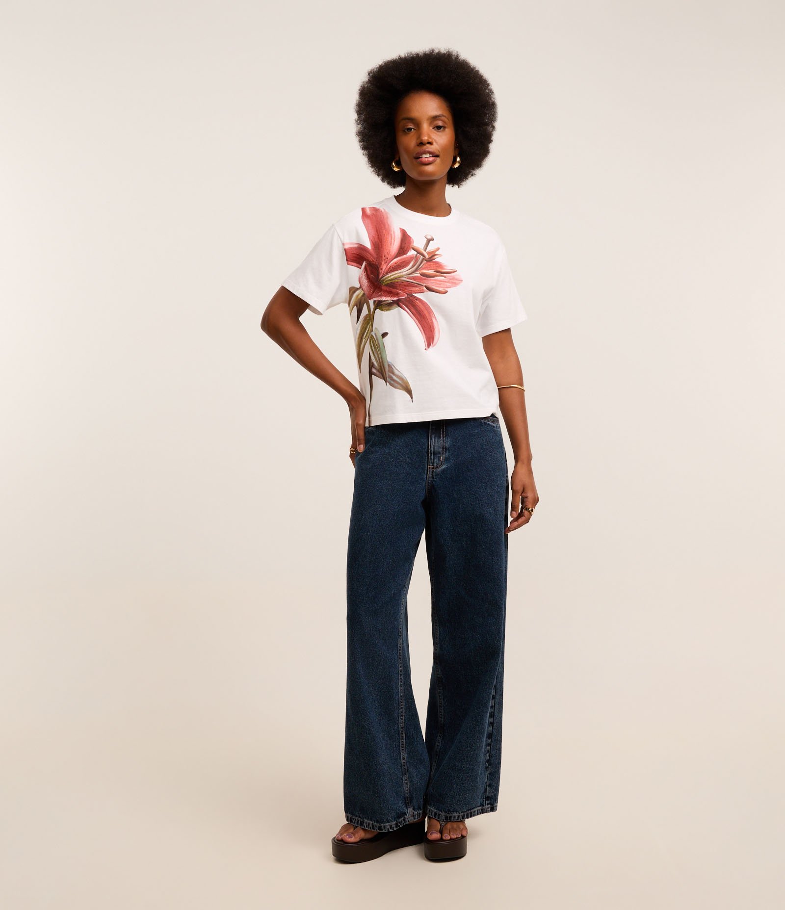 Blusa em Algodão com Estampa Floral de Lírio Branco 2