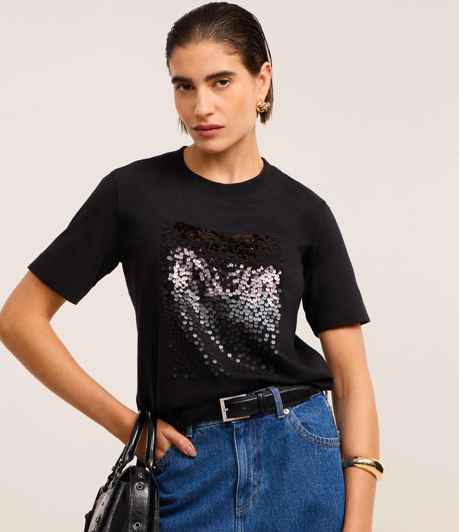 Camiseta Slim em Algodão com Bloco de Paetês Preto 2