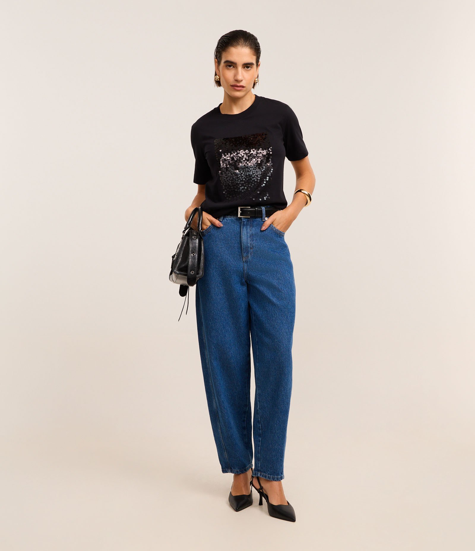 Camiseta Slim em Algodão com Bloco de Paetês Preto 3