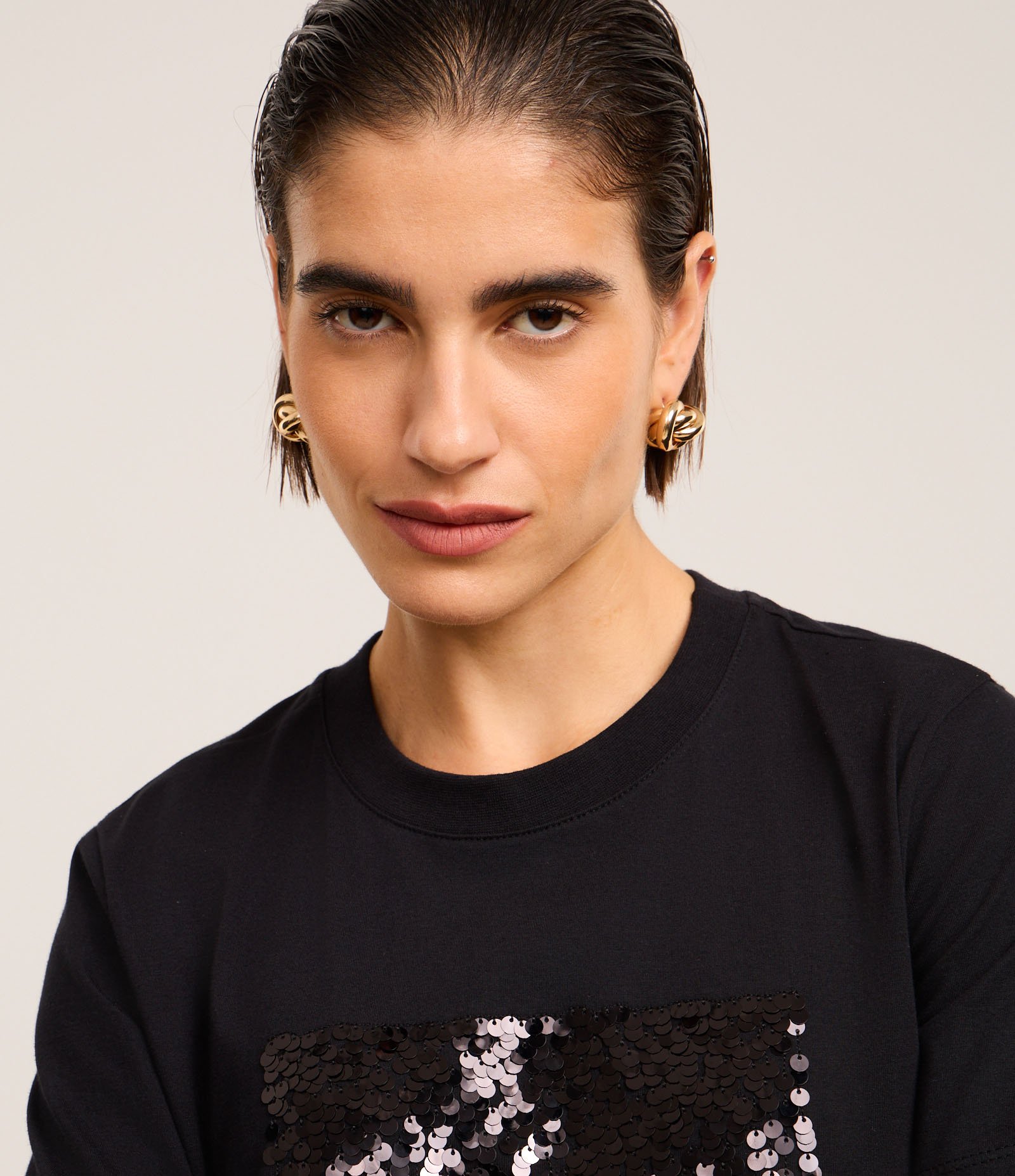 Camiseta Slim em Algodão com Bloco de Paetês Preto 4