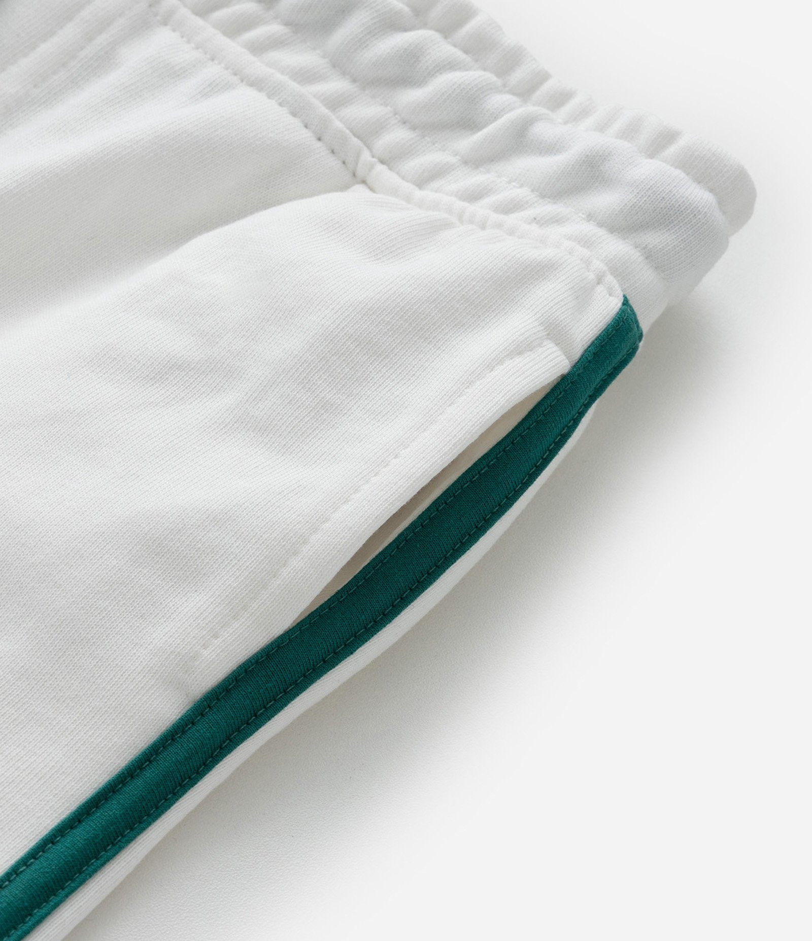 Bermuda Infantil com Detalhes Contrastantes - Tam 5 a 14 Anos Branco 6