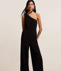 Macacão em Crepe com Decote Ombro Só e Pences