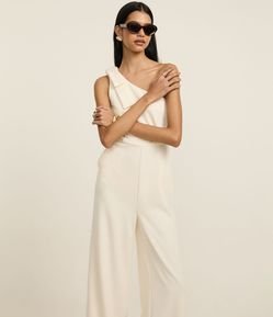 Macacão em Crepe com Decote Ombro Só e Pences