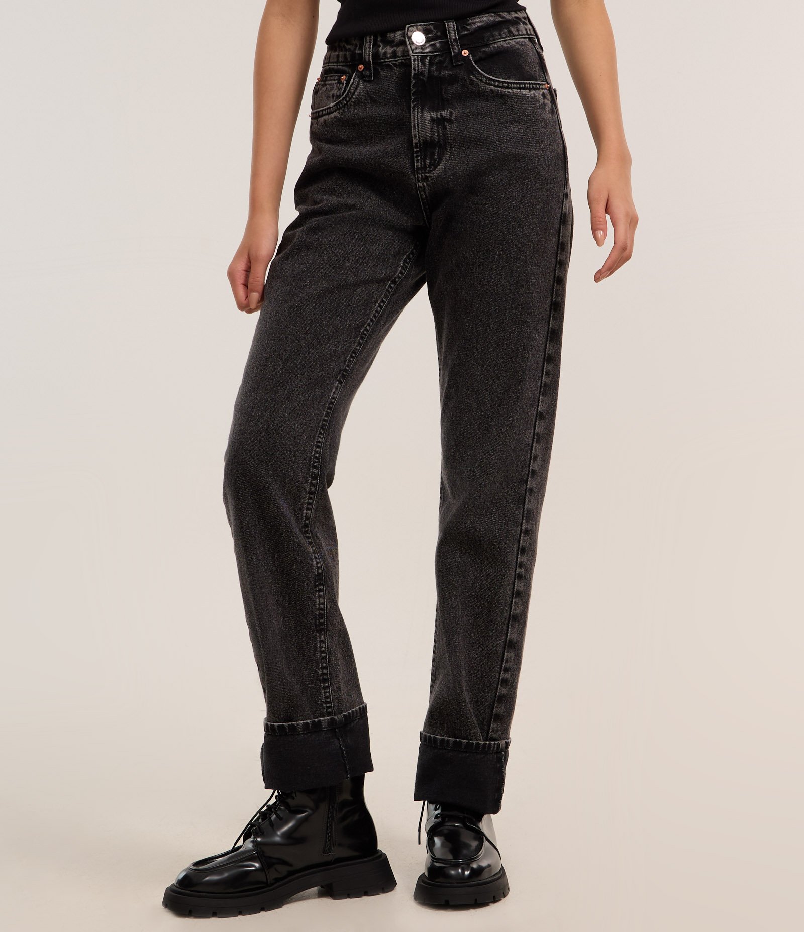 Calça Reta em Jeans com Leves Puídos nos Bolsos Preto 3