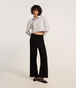 Calça Pantalona Canelada em Anarruga com Frisos Texturizados