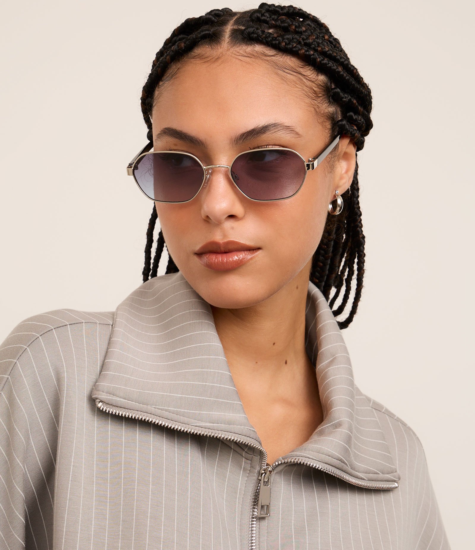 Óculos de Sol Redondo com Haste Fina e Lente Fume Degrade Prata 5