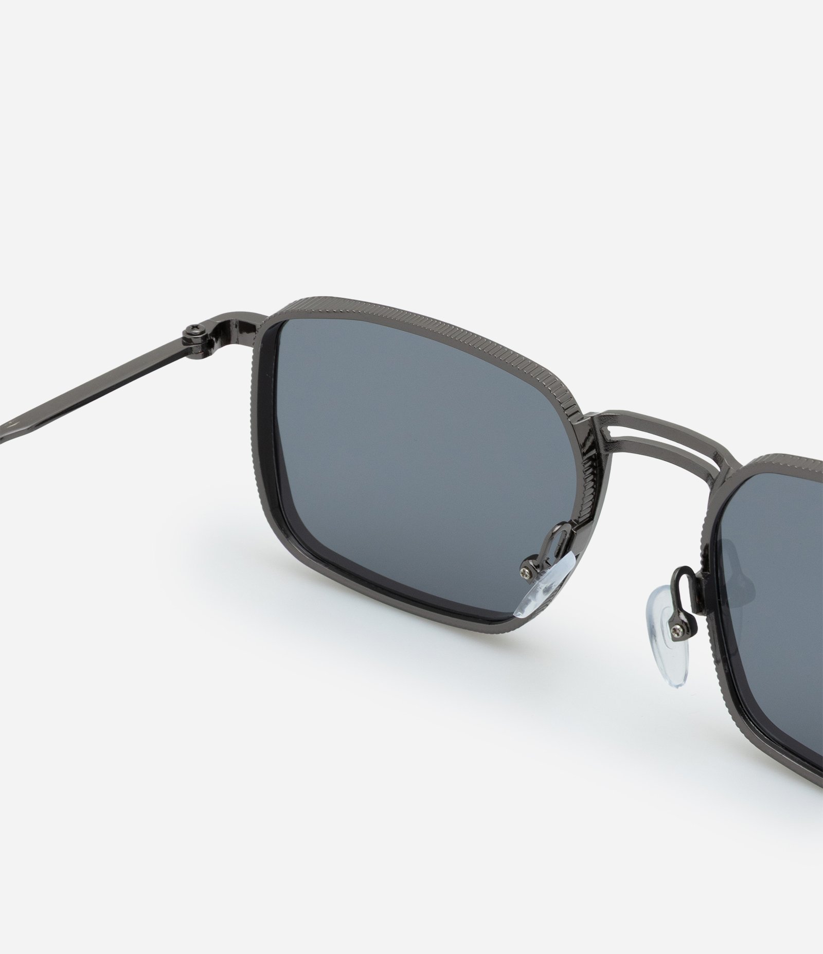 Óculos de Sol Quadrado com Ponte Dupla e Relevo na Ponteira Prata 4