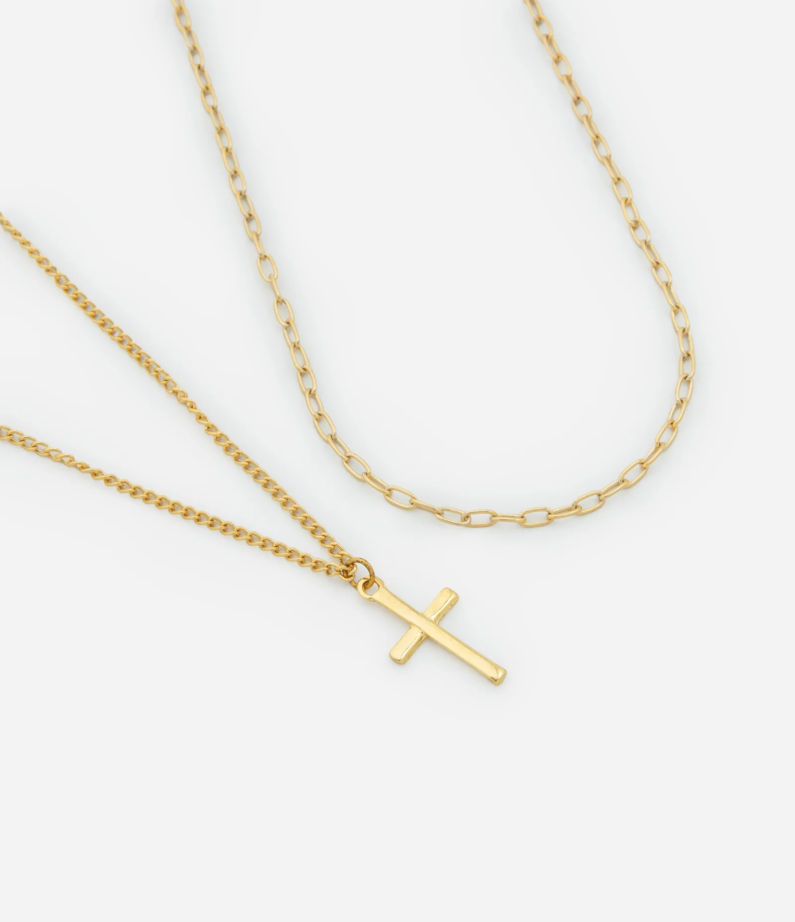 Colar Duplo em Metal com Correntes e Pingente de Cruz Dourado 2