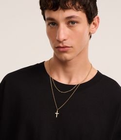 Colar Duplo em Metal com Correntes e Pingente de Cruz