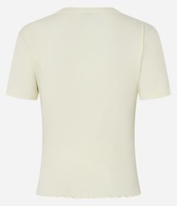 Blusa Básica Texturizada em Viscose com Acabamento Frufru