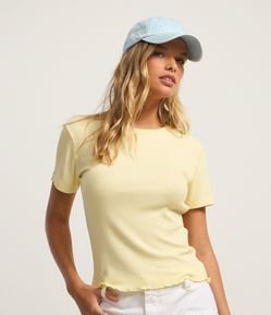 Blusa Básica Texturizada em Viscose com Acabamento Frufru
