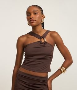 Blusa Cropped com Decote Assimétrico e Argola em Formato Orgânico