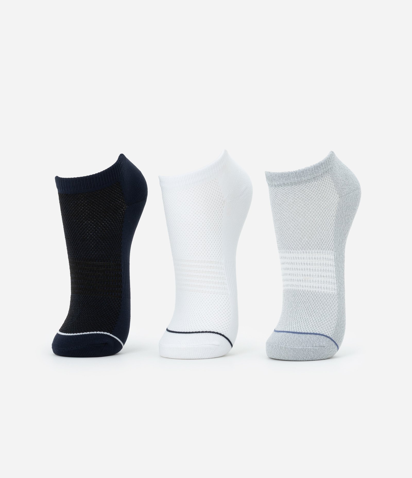 Kit 03 Meias Cano Baixo Esportivas em Poliamida com Detalhe de Listras Cinza/Branco/Preto 1