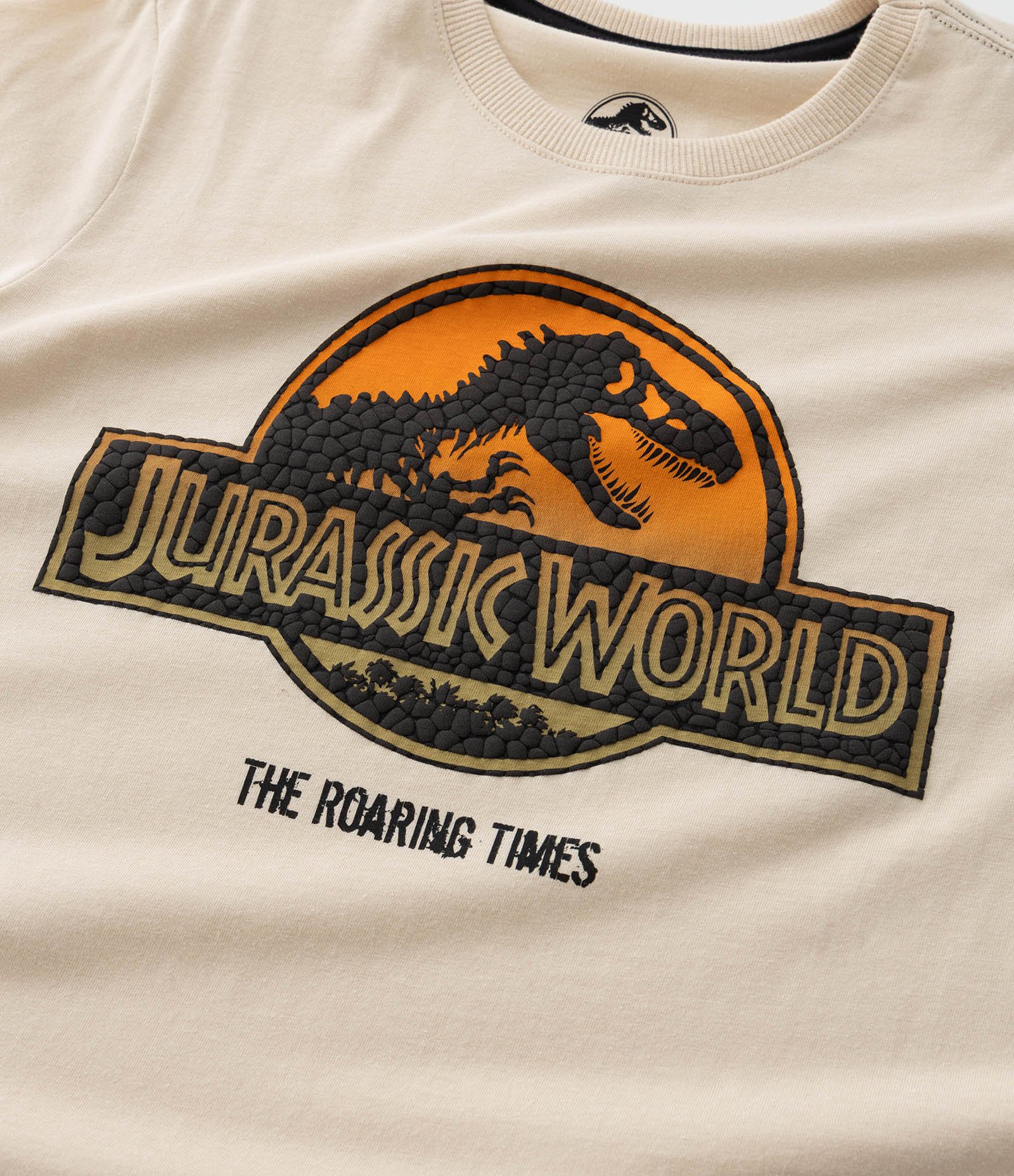 Camiseta Comfort Infantil com Estampa Jurassic World - Tam 5 a 14 Anos Bege 5