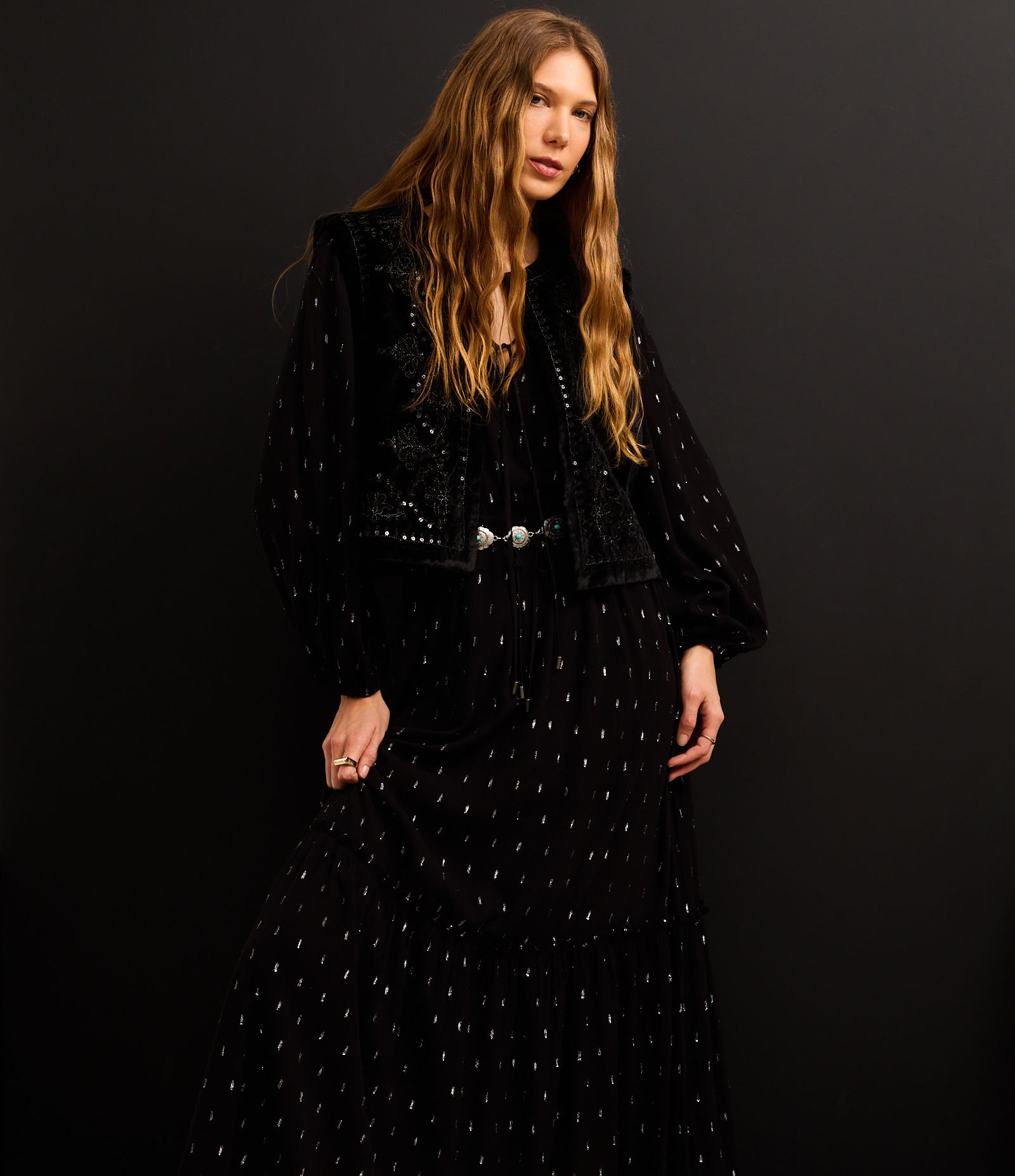 Vestido Evasê Midi em Viscose com com Detalhes COntrastantes Preto 8