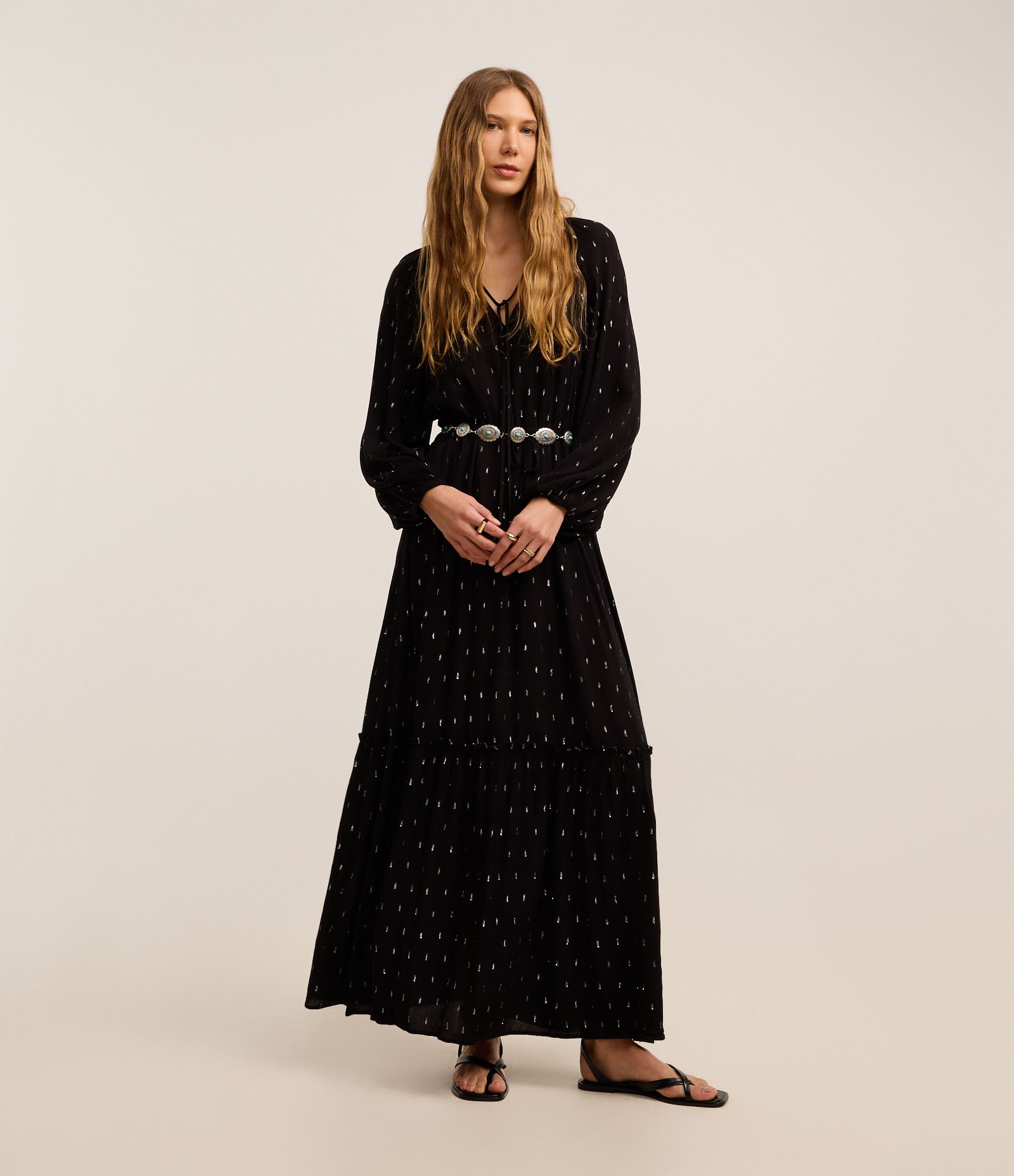 Vestido Evasê Midi em Viscose com com Detalhes COntrastantes Preto 1