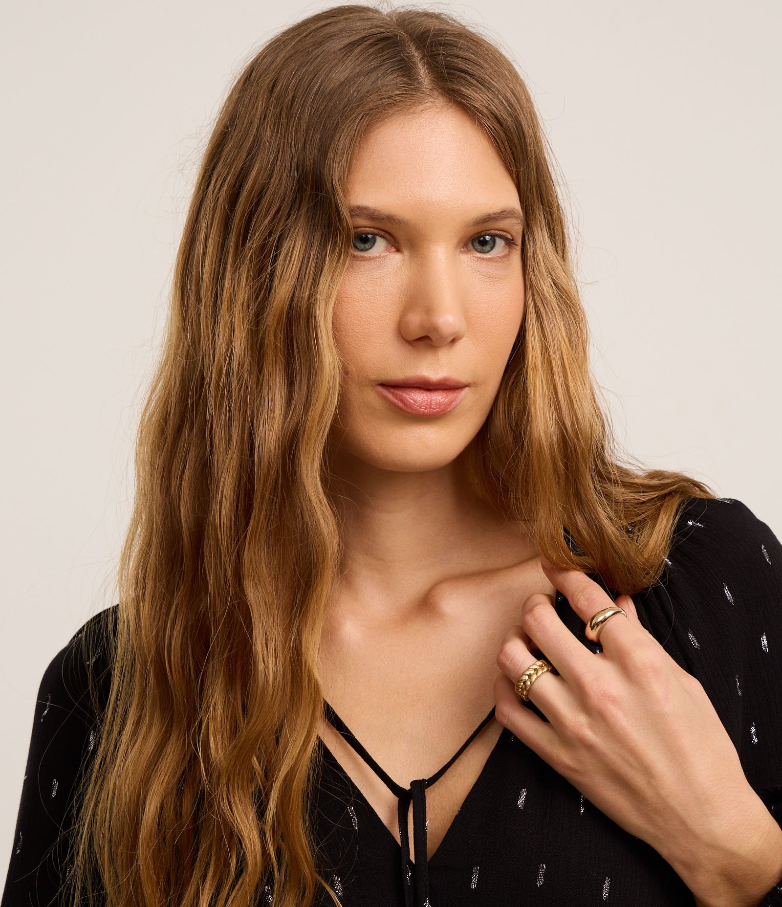 Vestido Evasê Midi em Viscose com com Detalhes COntrastantes Preto 3