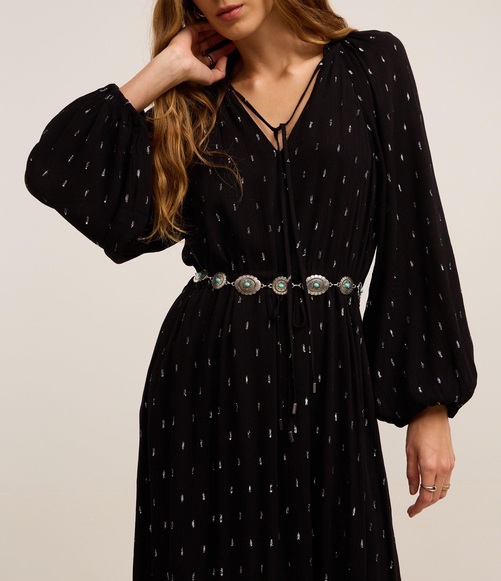 Vestido Evasê Midi em Viscose com com Detalhes COntrastantes Preto 4