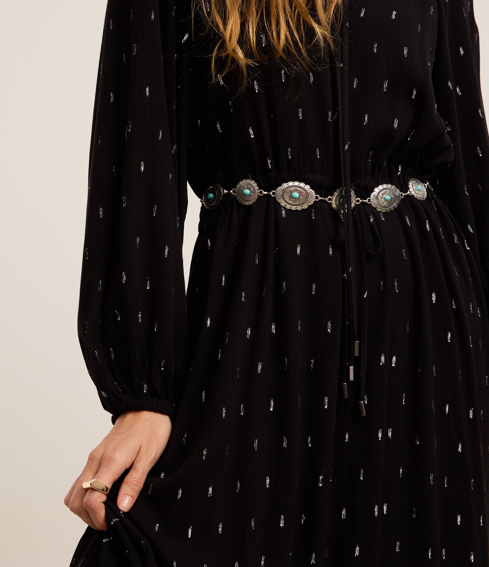 Vestido Evasê Midi em Viscose com com Detalhes COntrastantes Preto 5