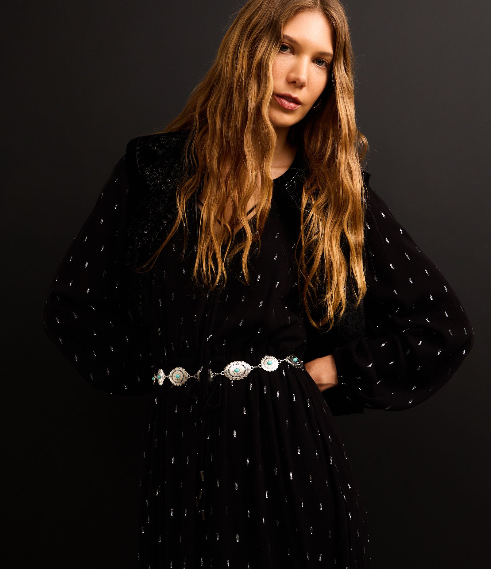 Vestido Evasê Midi em Viscose com com Detalhes COntrastantes Preto 6