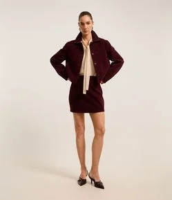 Saia Reta Curta em Veludo Sem Cós e com Pences