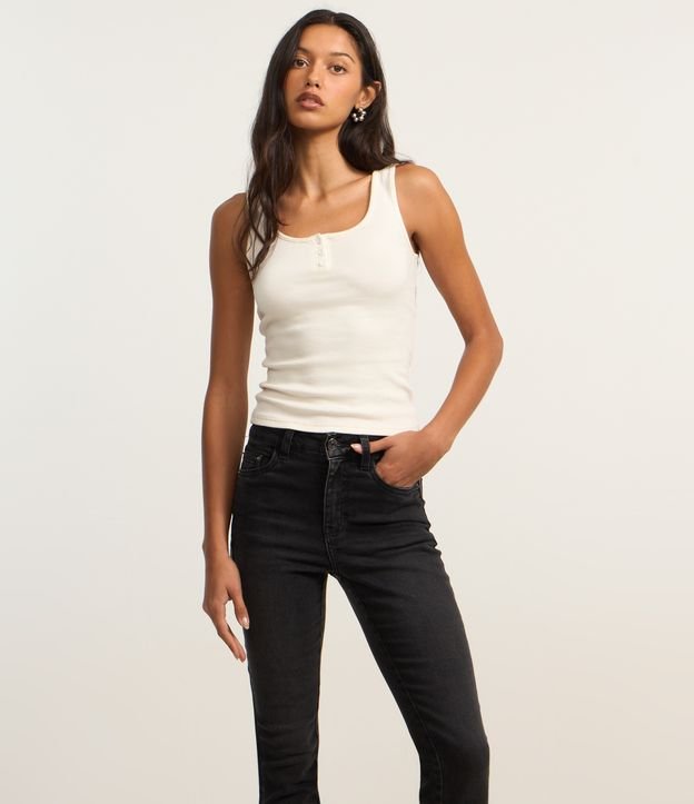 Calça Boot Cut em Jeans com Cintura Alta