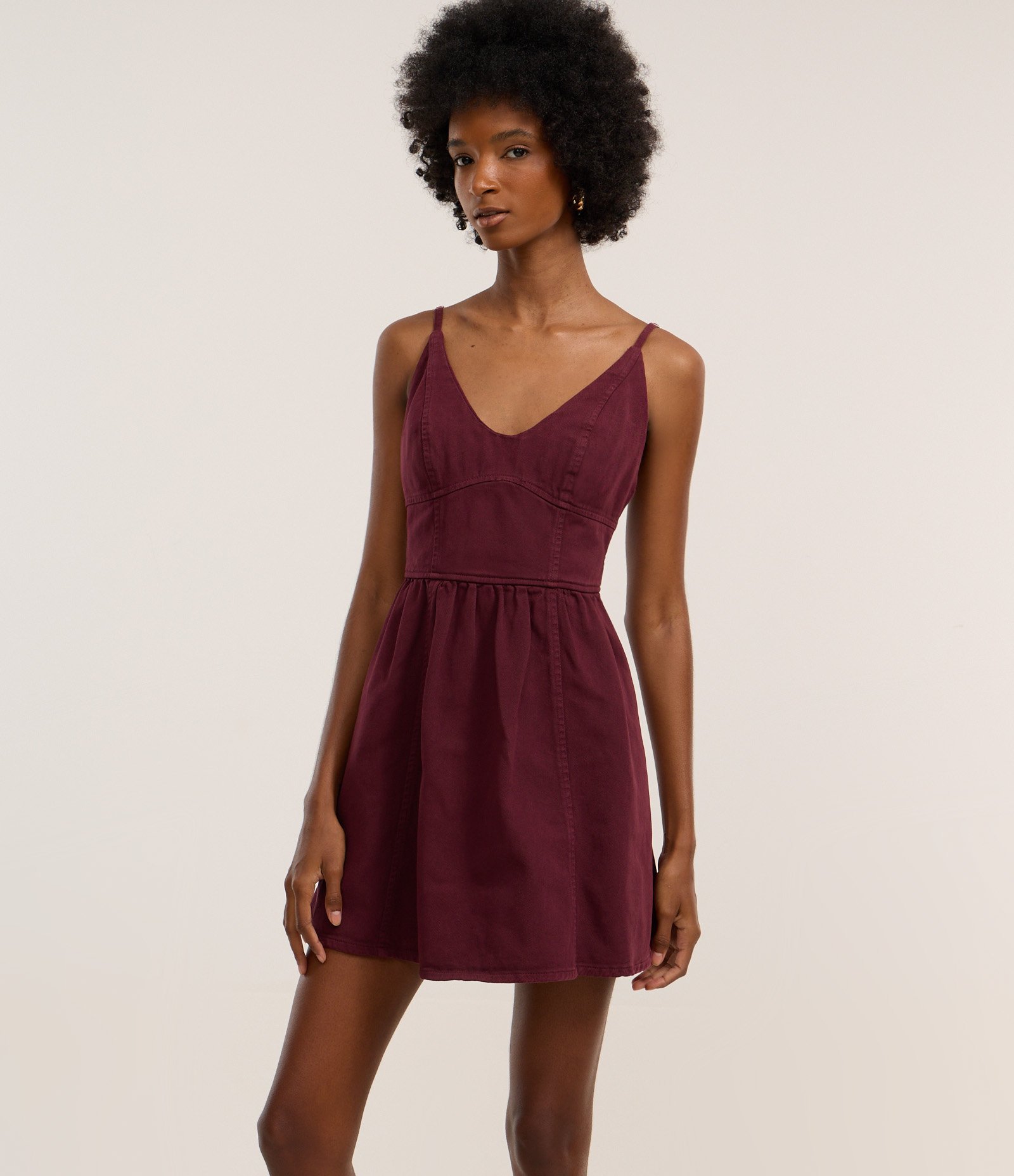 Vestido Curto em Jeans com Algodão Agroecológico e Alças Reguláveis Bordô 1