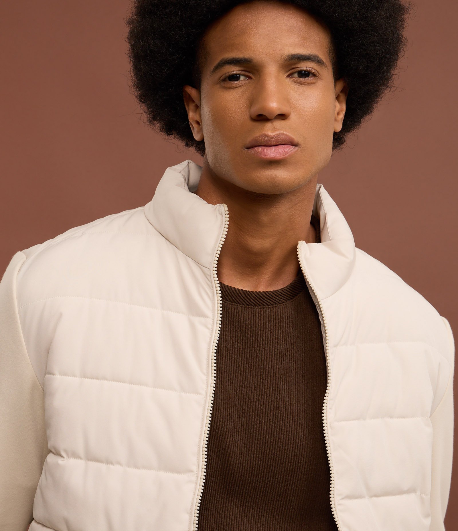 Jaqueta em Tricoline Ultraleve com Gola Alta Bege 7