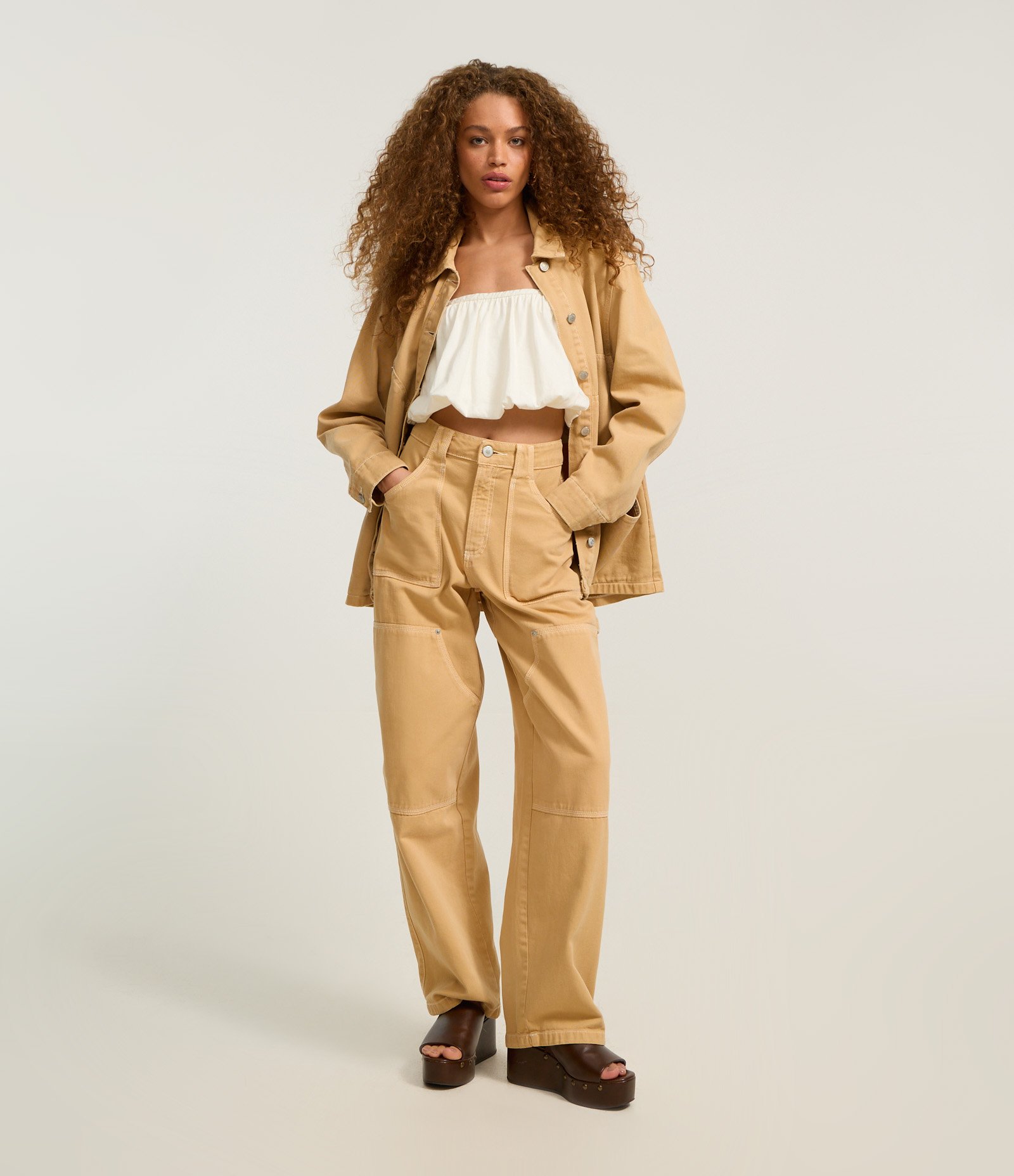 Calça Baggy em Sarja com Algodão Agroecológico Pesponto Contrastante Bege 1