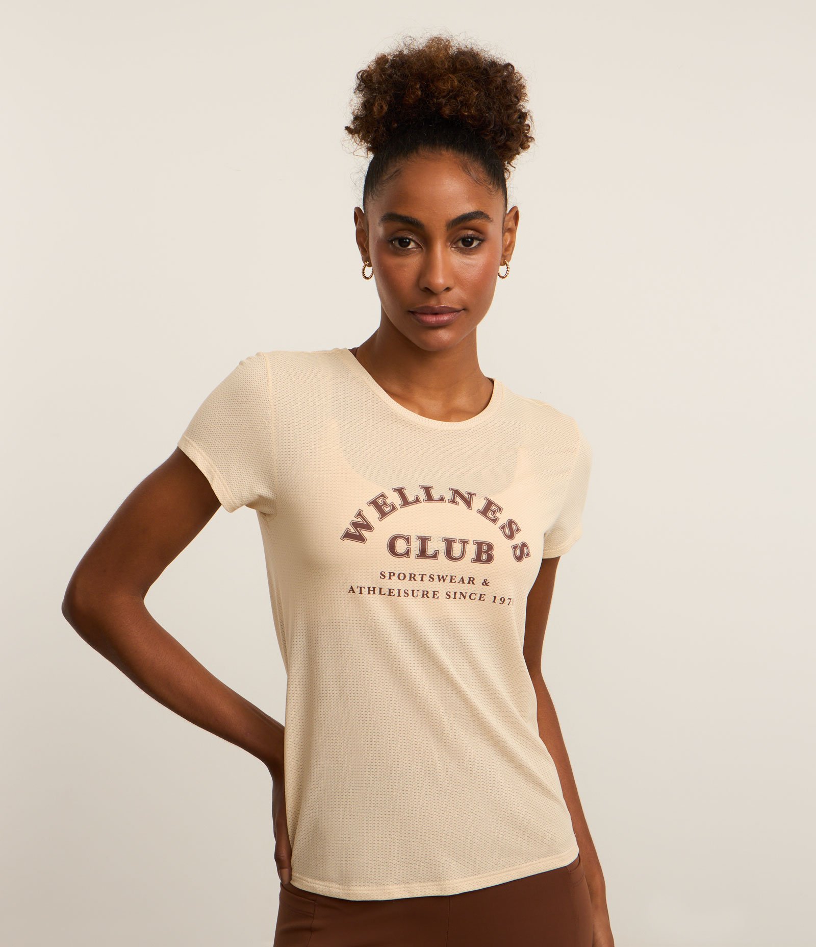 Camiseta Esportiva Texturizada em Microfibra Estampa Wellness Club Bege 1