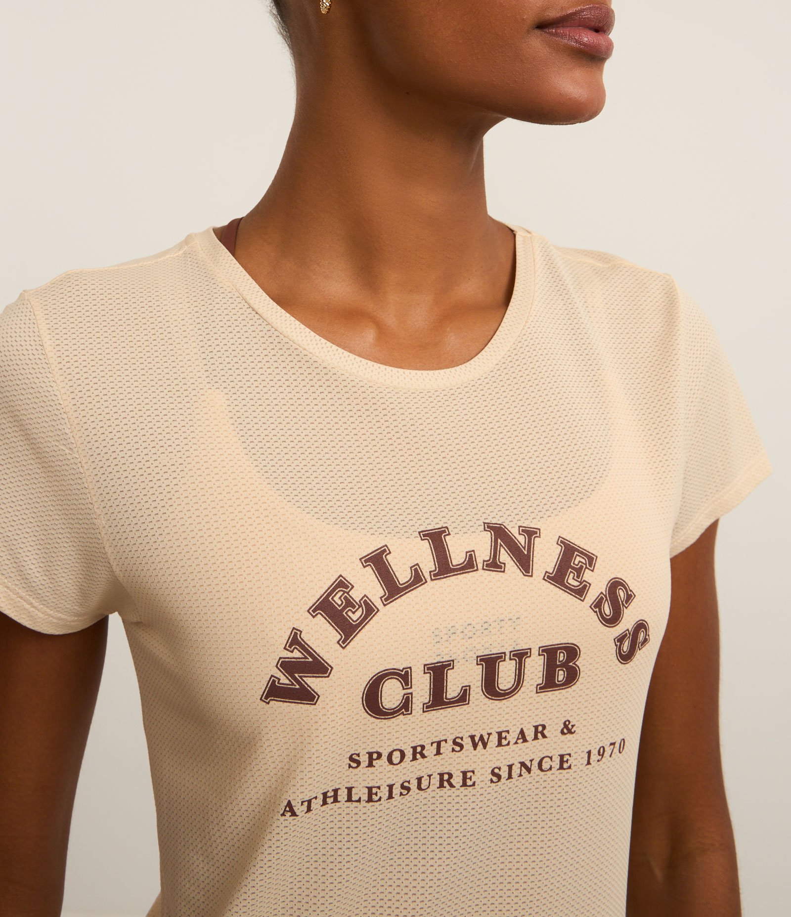 Camiseta Esportiva Texturizada em Microfibra Estampa Wellness Club Bege 4