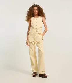 Calça Wide Leg em Sarja com Algodão Agroecológico Pregas e Bolsos Embutidos